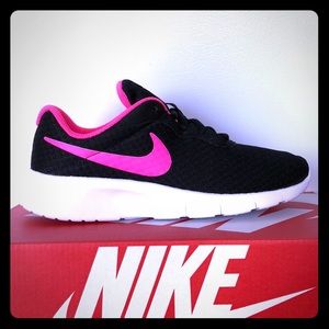 BRAND NEW Nike Tanjun (GS)!!!